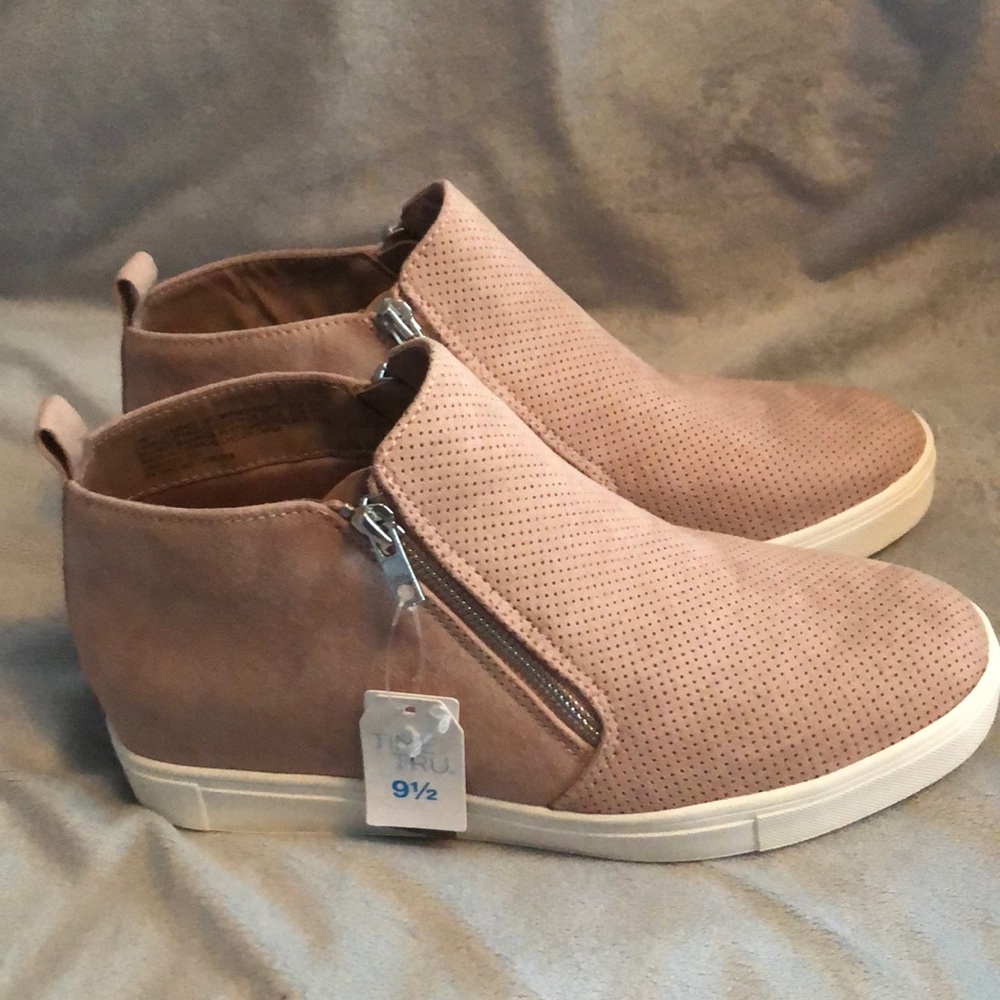 Heeled sneakers